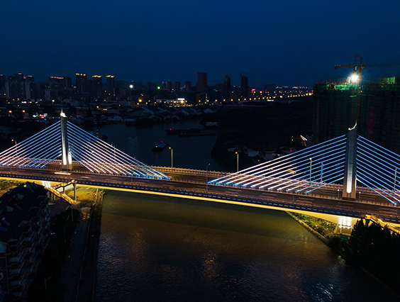 湖州南北大聯(lián)動(dòng)，長(cháng)湖申大橋“亮”新裝